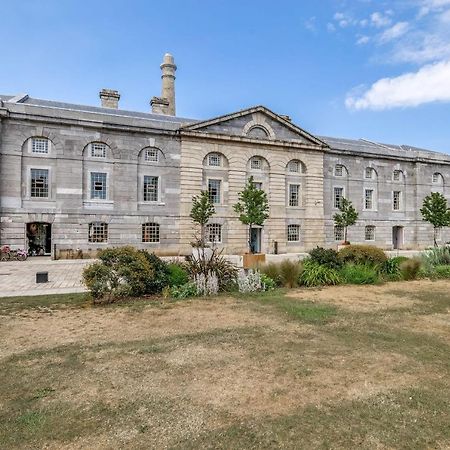 Luxury 2 Bed Apartment In Historic Royal William Yard Plymouth Exterior photo
